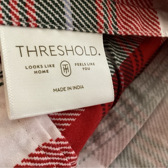 Threshold Red and Green Plaid Holiday Queen Sheet set. - Picture 6 of 8